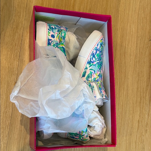 Lilly Pulitzer Vibrant Floral Canvas Slip-Ons NWT - Picture 4 of 5